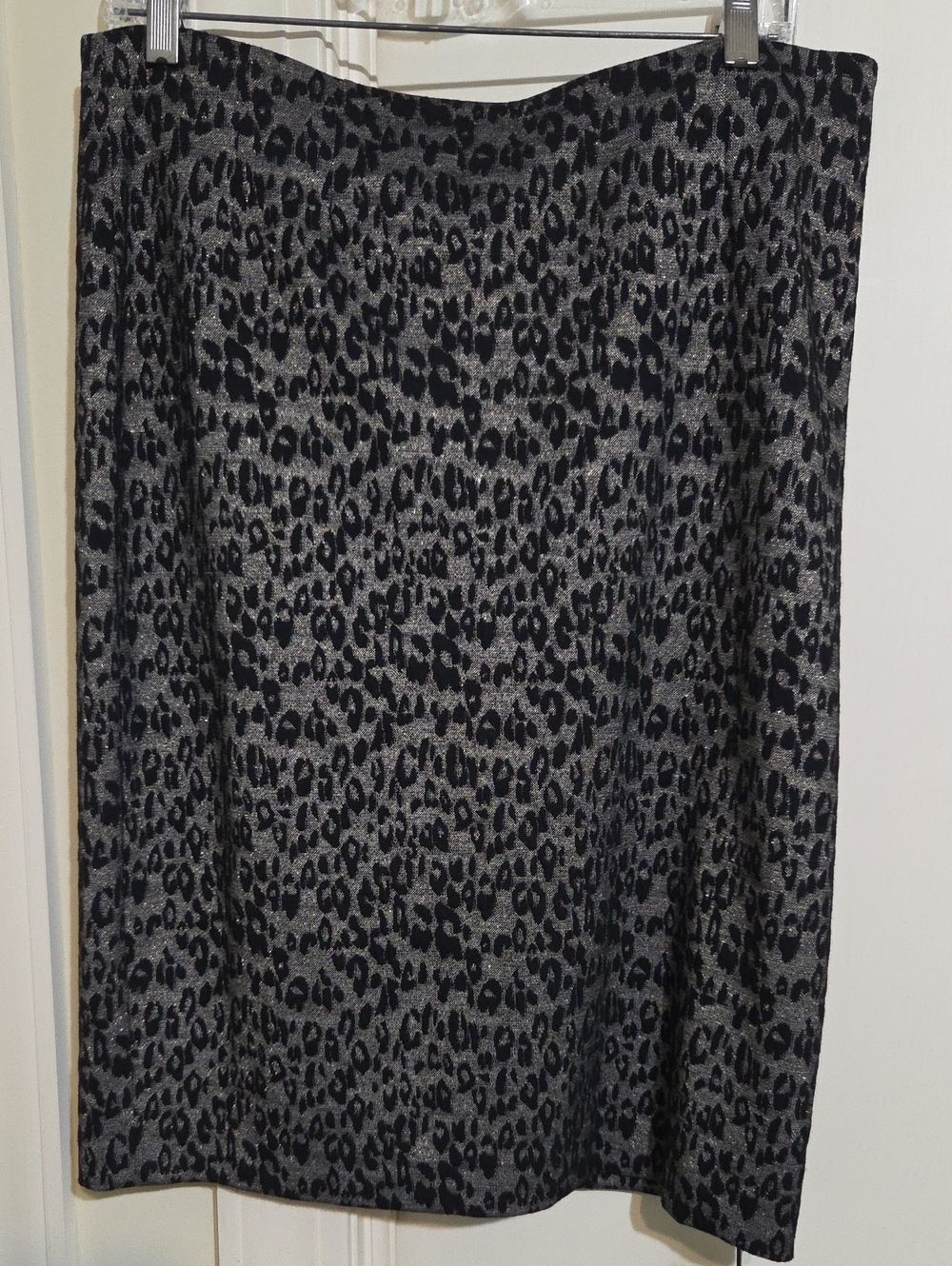 Kasper Black and Metallic Leopard Patterned Women’s Pencil Skirt